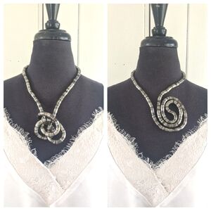 🎄5/$5 FRIDAY Vintage Sculpting necklace/bracelet